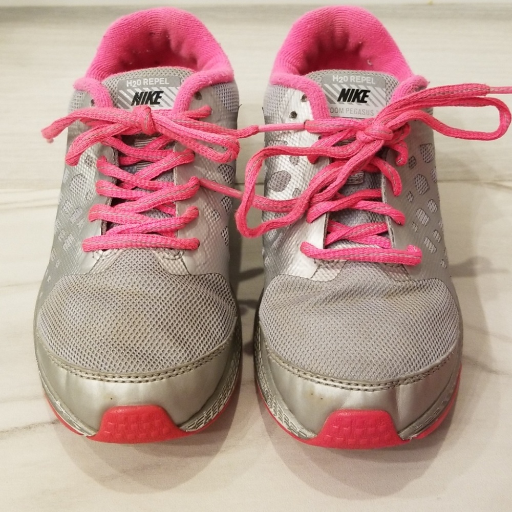 Nike Girls Zoom Pegasus 31 size 1.5Y